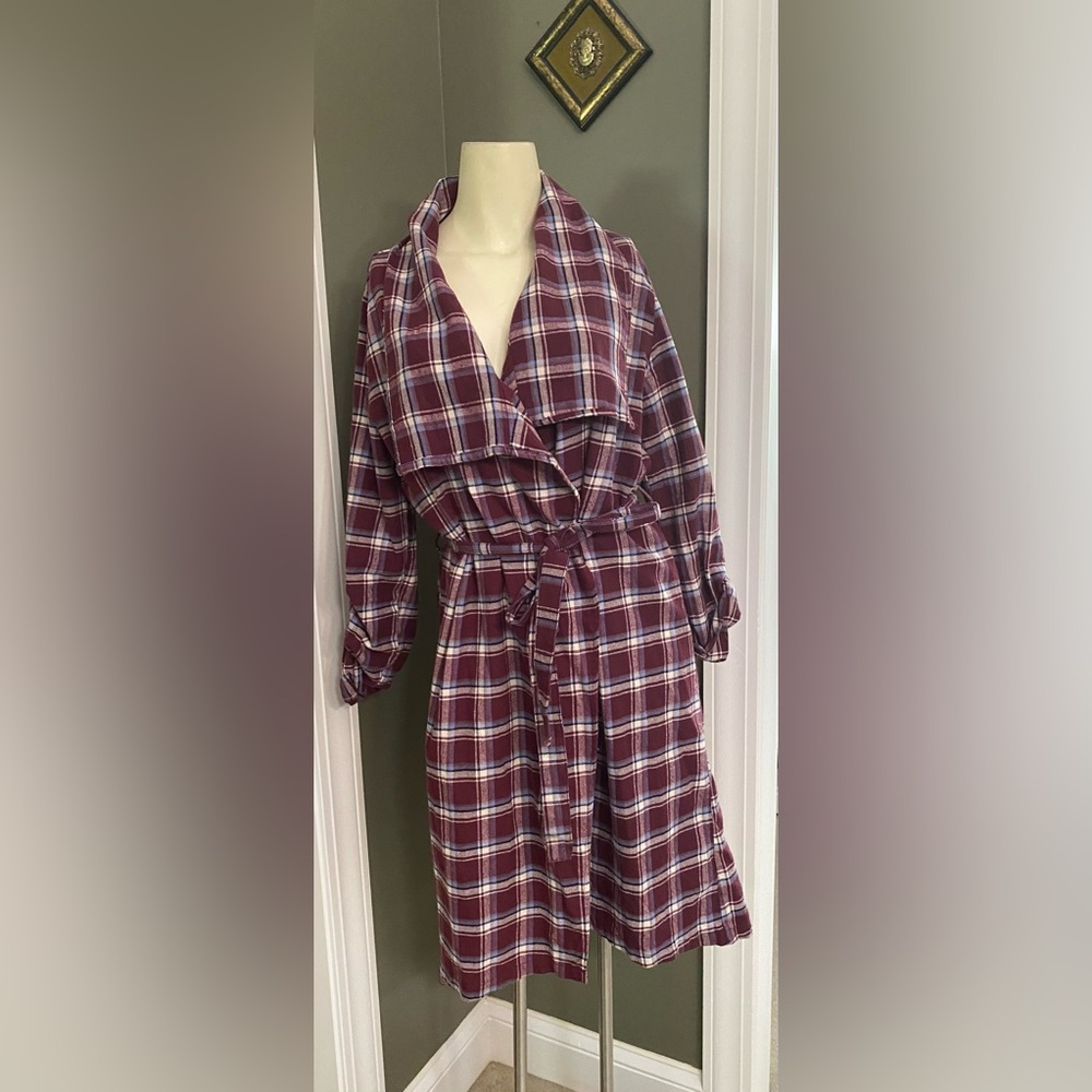 Active USA plaid flannel open front long cardigan/ robe  Women’s size Large